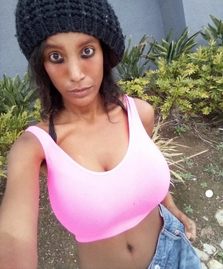 ランジェリーヌードオンリーファンズ ホットポルノ 画像