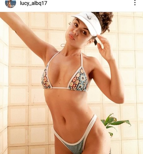 lucy albq17 アダルトスター 写真