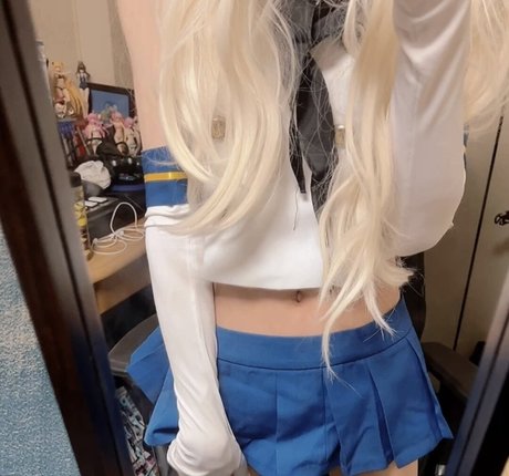 小さなおっぱいオンリーファンズ ポルノグラフィック 写真