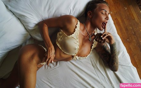 Annaksyuk ポルノスター エロティック 写真