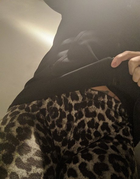 ヌード熟女オンリーファンズ セックス 画像