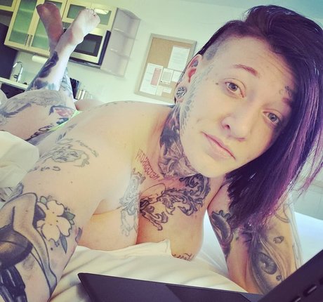 ChrystalNevius 完璧なスター ギャラリー