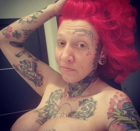 ChrystalNevius スター ヌード ギャラリー