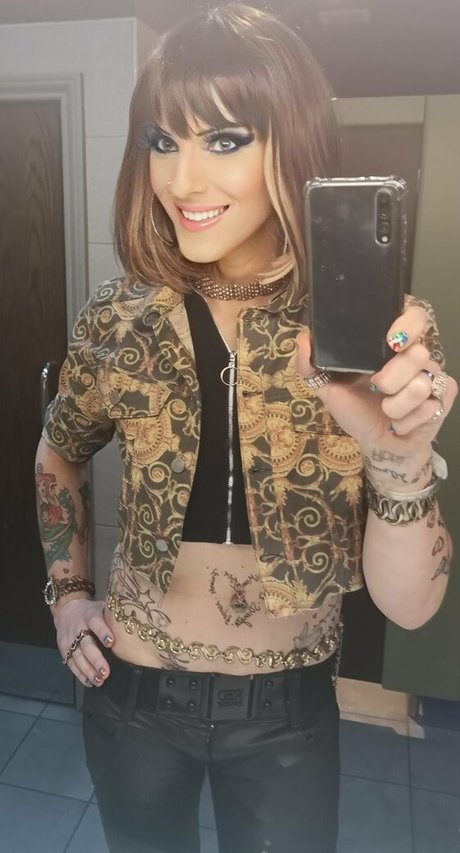 trans lola perron XXXモデル 画像