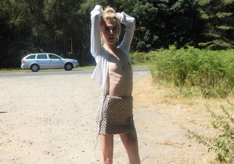 ブルネットの猫オンリーファンズ エロチック 写真