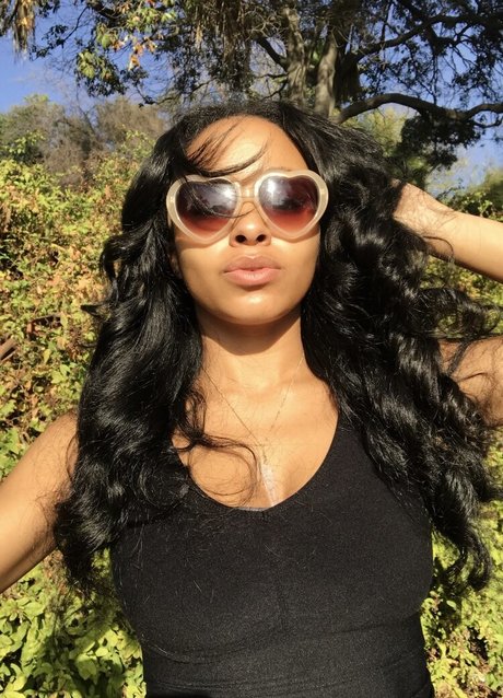 アウトドア 熟女 オンリーファンズ えろ 写真