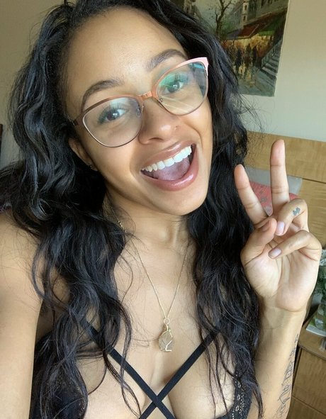 anyaivy セクシーモデル 画像