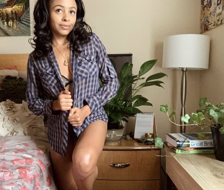 anyaivy ホットスター 写真