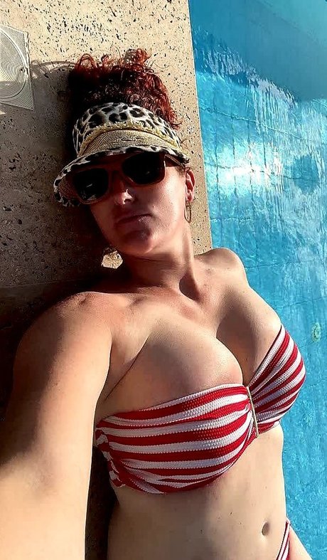 Bronagh Waugh エロティックなポルノスター 写真