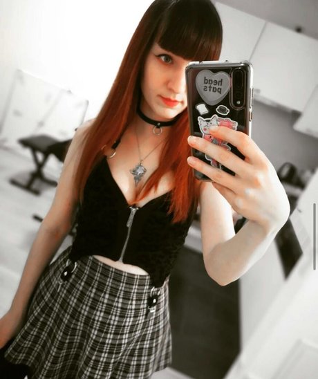 ManaRuka ポルノスター 裸 写真