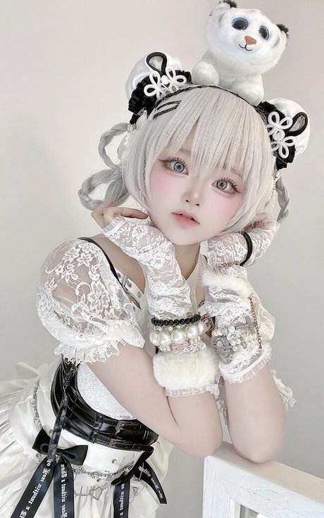 SeeU Cosplay 写真集