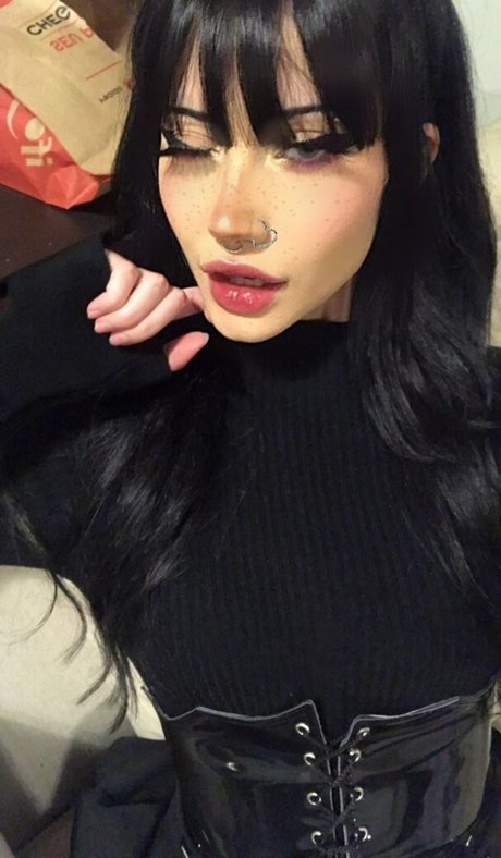 Asttaroth アダルトスター ギャラリー