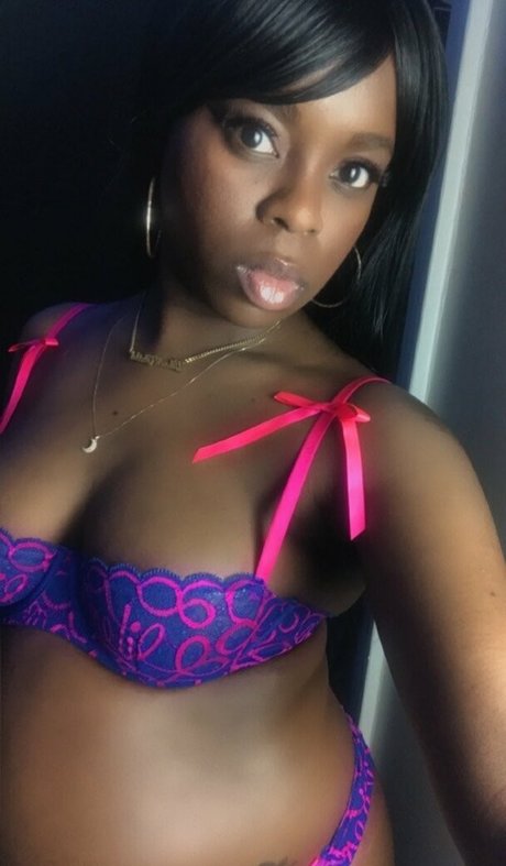 黒人ティーンオンリーファンズ 美しいヌード 画像