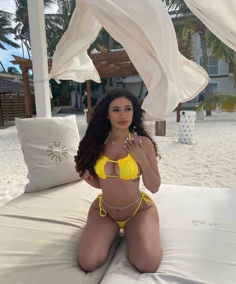 Christina April Amaral 裸モデル アーカイブ