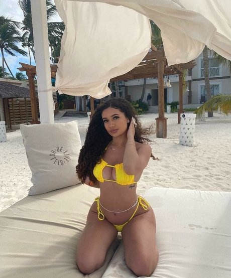 Christina April Amaral 美しいスター 写真