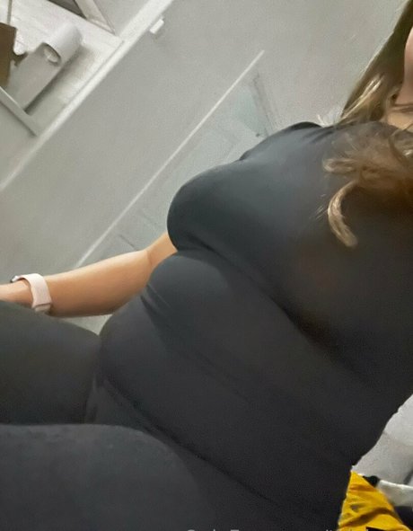 ストリップショー オンリーファンズ えろ 画像