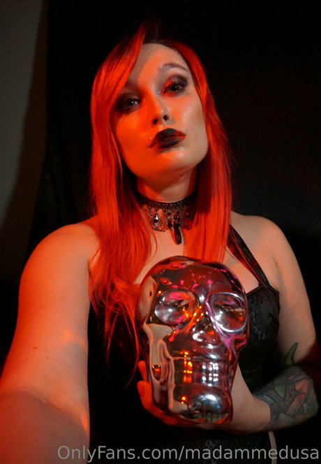 madammedusa ヌード女優 画像