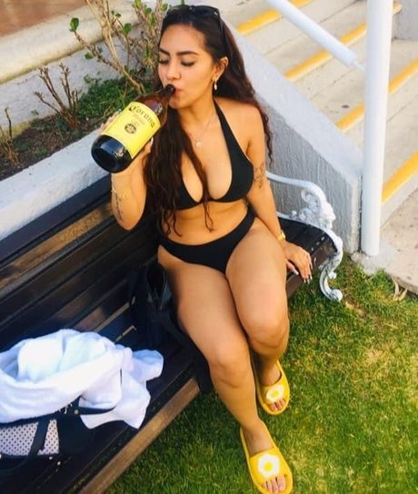 Monica Sacal セックスモデル 写真