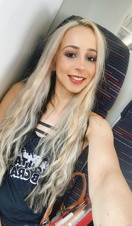 taniaaresti ポルノスター 素敵 ギャラリー