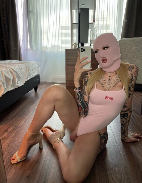 Ema Moscardini ヌードのポルノスター 写真