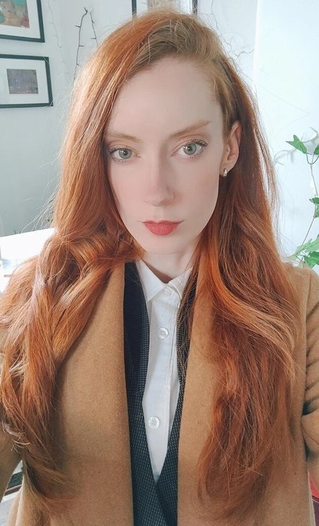 Miss Chloe ASMR アダルトモデル 画像