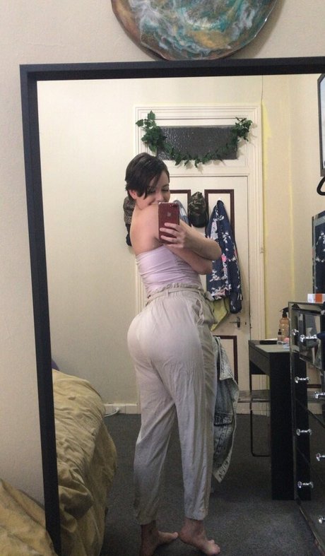 セクシーなブルネットのオンリーファンズ ポルノ 写真