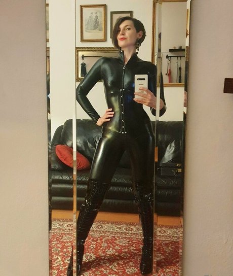 mistresselena 完璧なモデル 写真