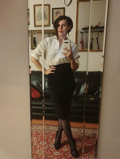 mistresselena ポルノスター アート 画像