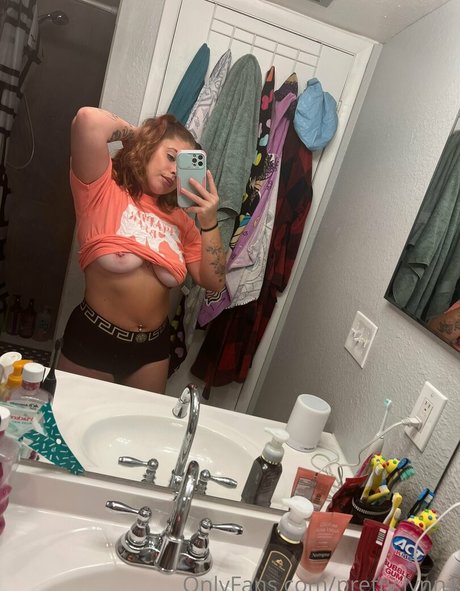 曲線美の女の子オンリーファンズ ホットポルノ 写真