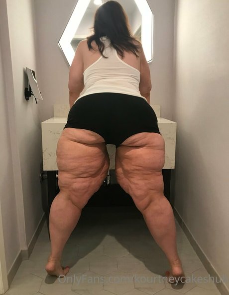 kourtneycakeshub スター ヌード 画像