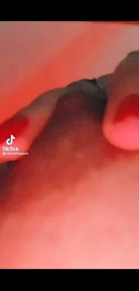 Maria Eduarda Carniello ヌードモデル 写真