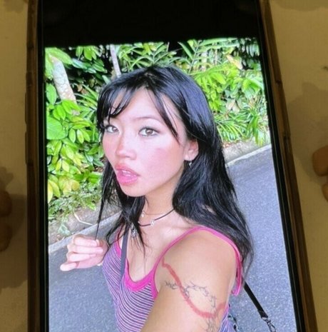 Beabadoobee ヌードのポルノスター 写真