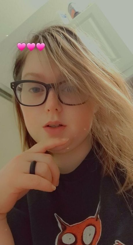 お尻を広げるオンリーファンズ 無料セックス 写真