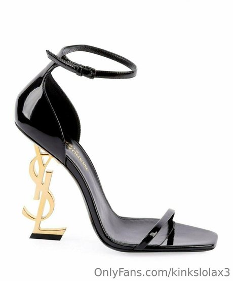 ランジェリーヌードオンリーファンズ ポルノ ギャラリー