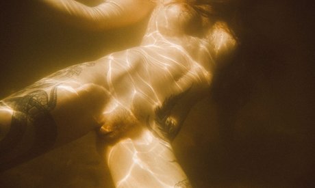 Valerie August トップモデル アーカイブ