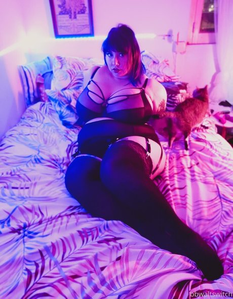 小柄な足オンリーファンズ 無料 画像