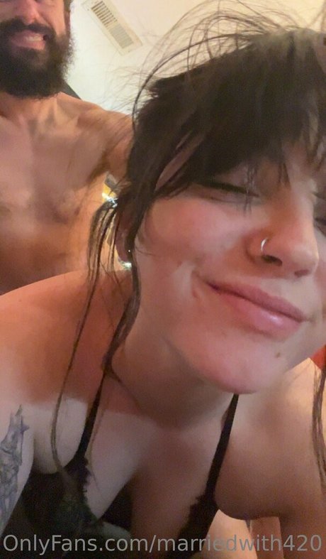 marriedwith420 ヌードのポルノスター 写真