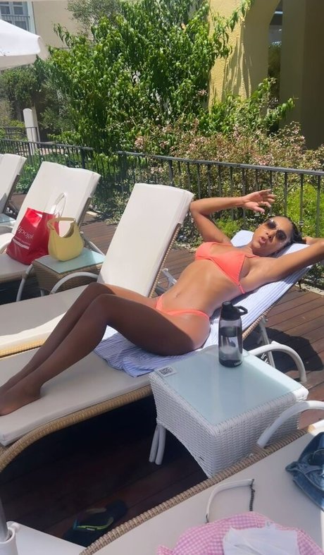 Negra Li セクシーモデル 写真