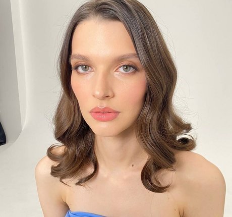 Sasha Zotova 裸のスター ギャラリー