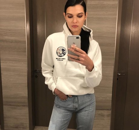 Sasha Zotova ポルノスター 素敵 写真