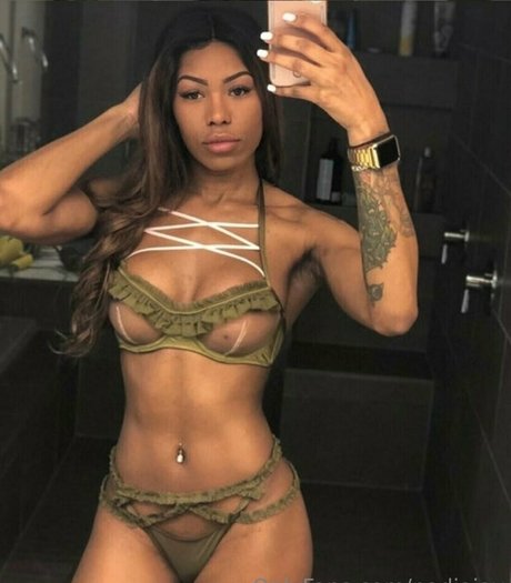 nadiajay ポルノスター 裸 写真