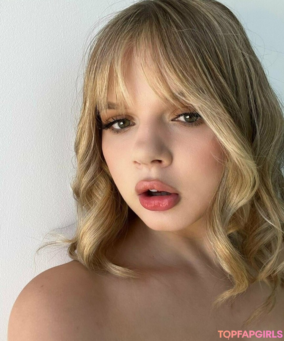 尖ったおっぱいオンリーファンズ エロ 写真