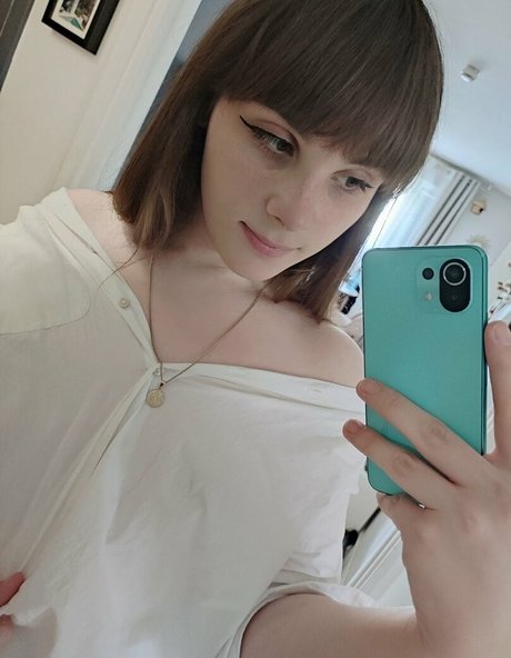 Alix Fembug トップモデル 画像