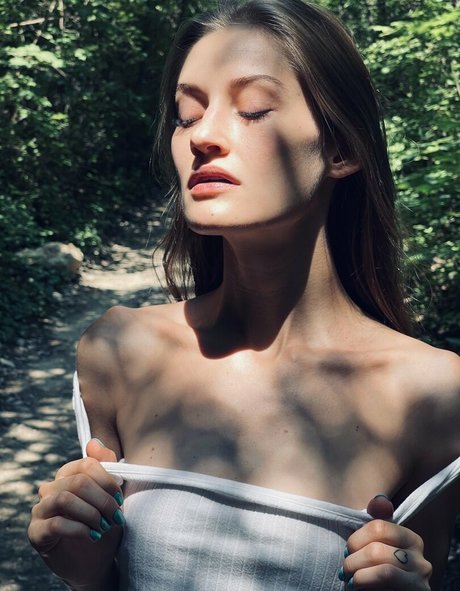 セクシーなブルネットのオンリーファンズ セクシー ギャラリー