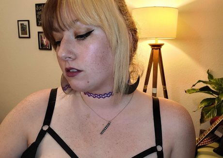 足の動画 オンリーファンズ 無料 画像