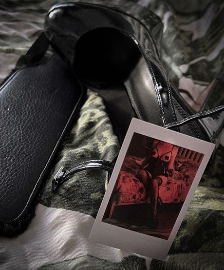 ティーンフィンガリングオンリーファンズ エロチック 画像