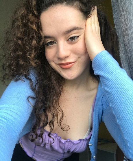 角質の女の子オンリーファンズ セクシー裸 写真