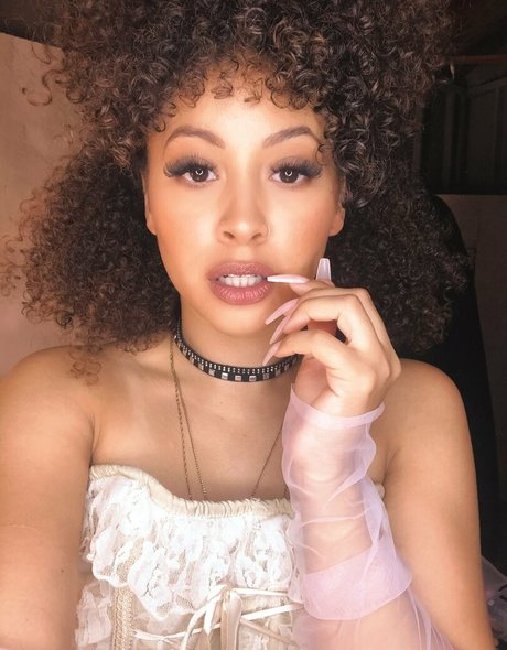 アマチュアペッギングオンリーファンズ セクシーxxx 写真