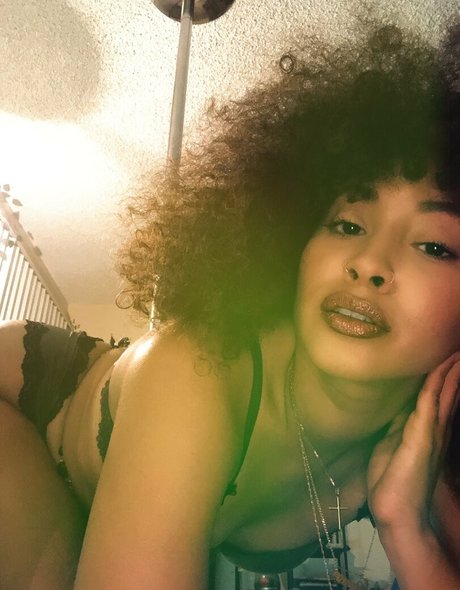 乳首 オンリーファンズ ポルノグラフィック アーカイブ