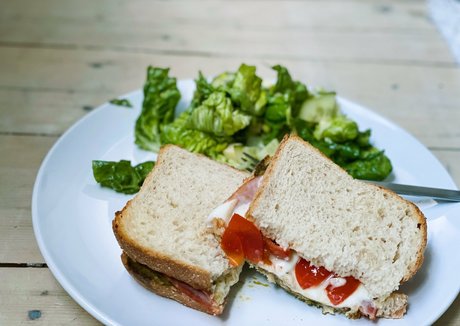 オイルを塗った巨乳オンリーファンズ エロチック 写真